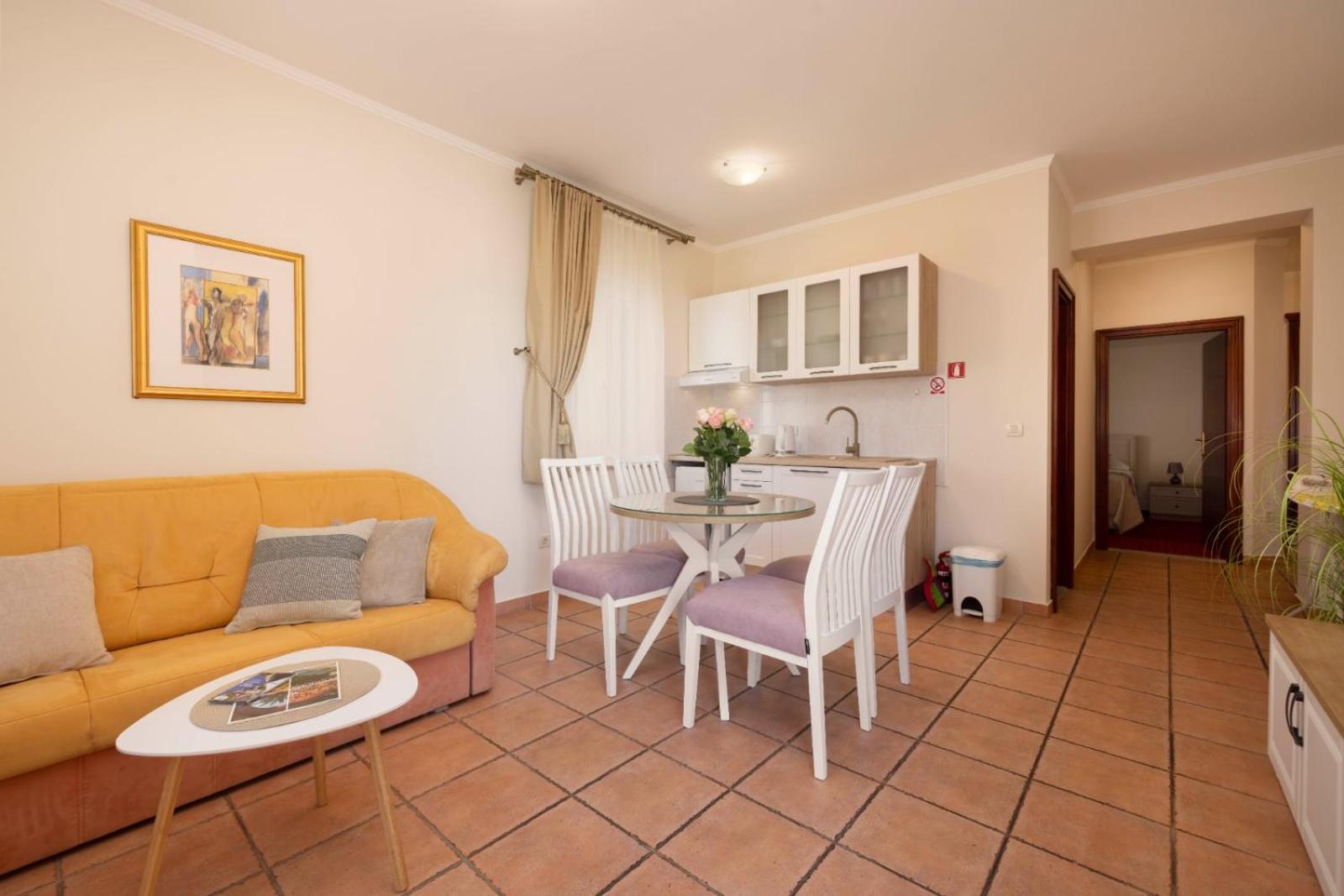 Aparthotel Villa Mozart Podgora Eksteriør billede