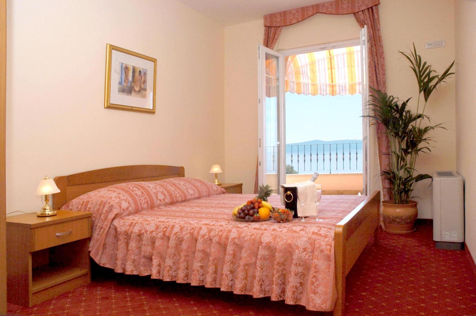 Aparthotel Villa Mozart Podgora Eksteriør billede